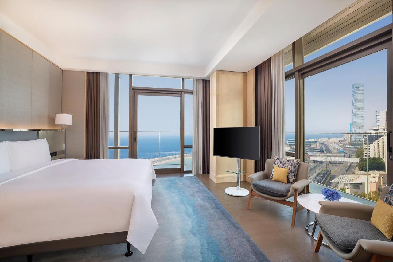 Horizon Suite City View King Balcony